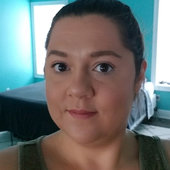 Meet your Posher, Loni - Picture 1 of 1